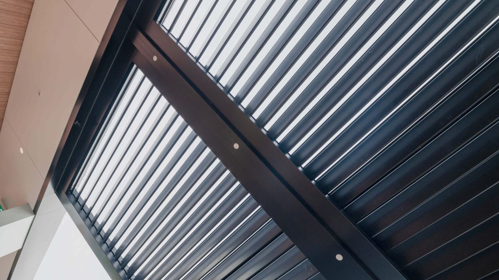How to Clean Aluminum Doors