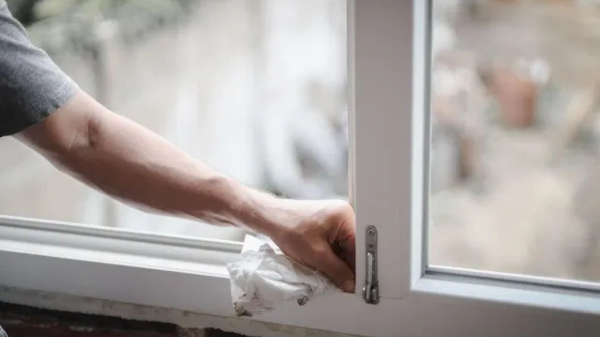 How to Clean Aluminum Windows